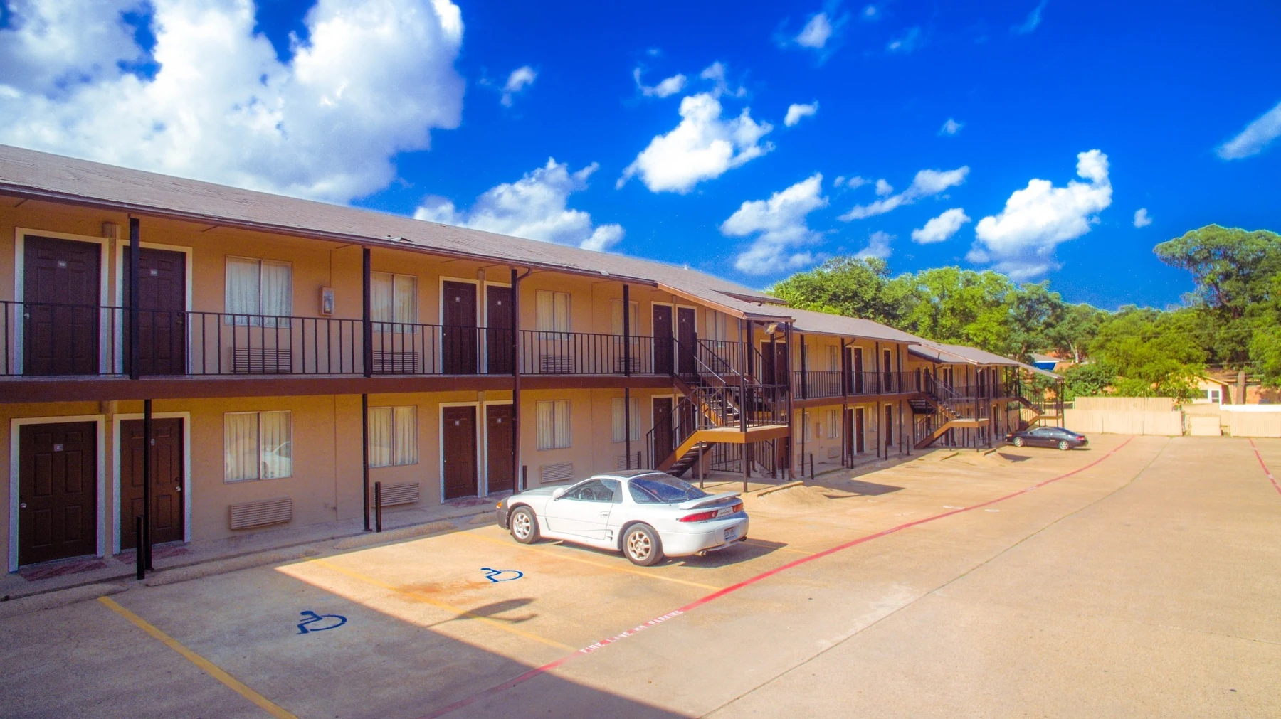 Exterior courtyard view of Luxury Inn Dallas